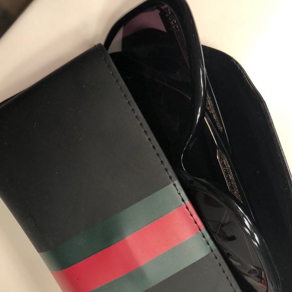 Sunglasses by Gucci - Picture 4 of 5